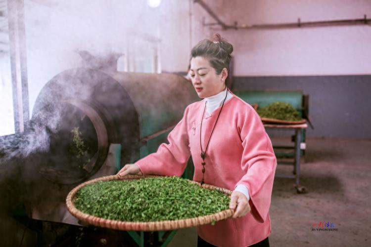 在家加工挣钱的项目:在家就能做,一年收入高达40多万!-阿灿学库