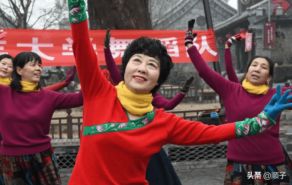 姚洋:女性50岁退休是不对的,难道要跳40年广场舞? 姚洋:女性50岁退休是不对的,难道要跳40年广场舞?
