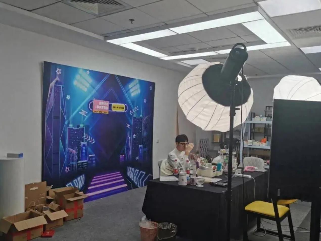 直播直播带货一般怎么收费多少佣金，主播卖货100万能赚多少。-阿灿学库