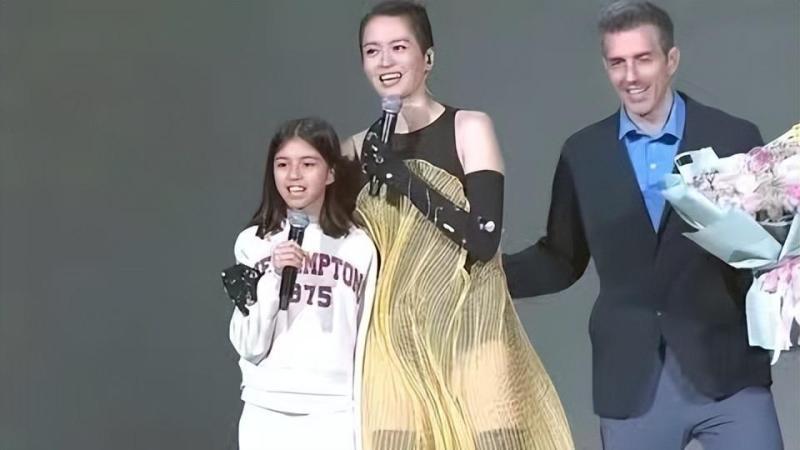 梁咏琪演唱会丈夫女儿上台为其庆生,感动万千歌迷 梁咏琪演唱会丈夫女儿上台为其庆生,感动万千歌迷