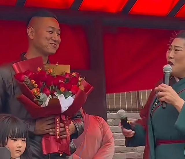 开封王婆抖音10天涨粉超180万,爆火只因为戳中了现代年轻人的痛! 开封王婆抖音10天涨粉超180万,爆火只因为戳中了现代年轻人的痛!