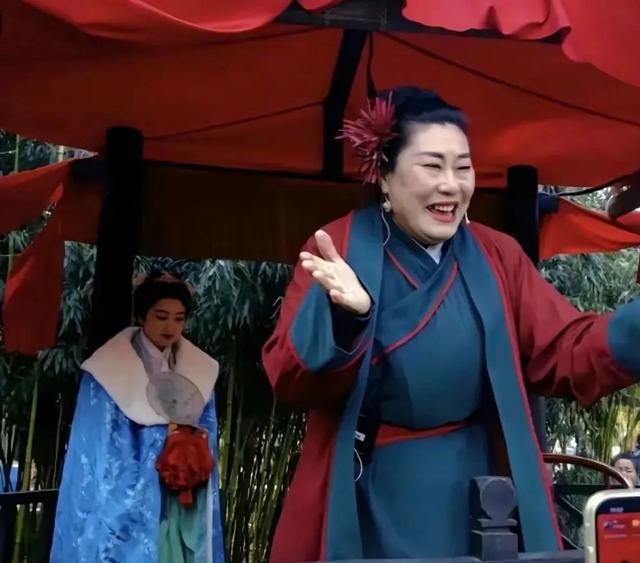 开封王婆抖音10天涨粉超180万,爆火只因为戳中了现代年轻人的痛! 开封王婆抖音10天涨粉超180万,爆火只因为戳中了现代年轻人的痛!
