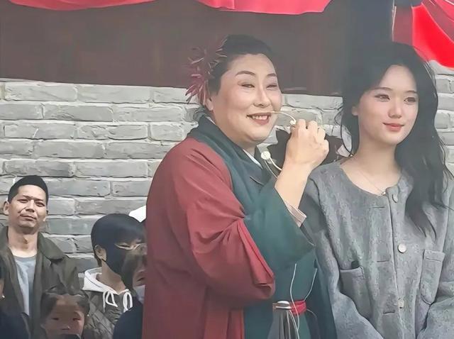 开封王婆抖音10天涨粉超180万,爆火只因为戳中了现代年轻人的痛! 开封王婆抖音10天涨粉超180万,爆火只因为戳中了现代年轻人的痛!