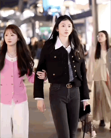 吴艳妮“霸王步”再现!网友直呼:太美了 吴艳妮“霸王步”再现!网友直呼:太美了