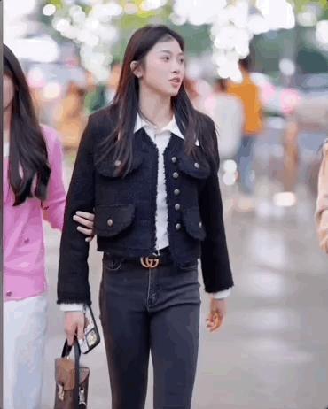吴艳妮“霸王步”再现!网友直呼:太美了 吴艳妮“霸王步”再现!网友直呼:太美了