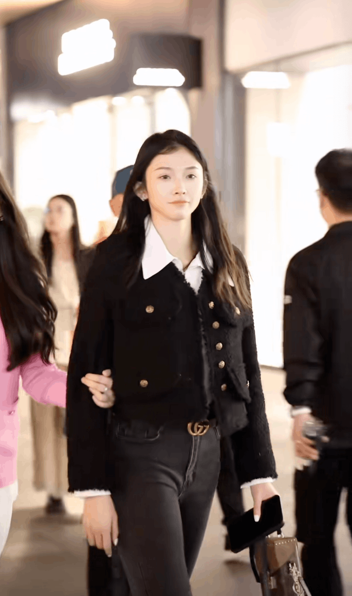 吴艳妮“霸王步”再现!网友直呼:太美了 吴艳妮“霸王步”再现!网友直呼:太美了