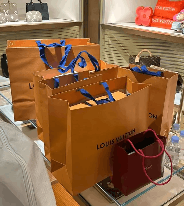 日本奢侈品白菜价 白菜变奢侈品100元,物价飞涨引发连锁反应,华人吃喝住行受冲击 日本奢侈品白菜价 白菜变奢侈品100元,物价飞涨引发连锁反应,华人吃喝住行受冲击