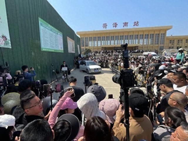 菏泽郭有才为什么就火了 只因翻唱《诺言》受热捧 菏泽郭有才为什么就火了 只因翻唱《诺言》受热捧