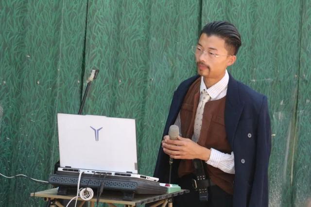 菏泽郭有才为什么就火了 只因翻唱《诺言》受热捧 菏泽郭有才为什么就火了 只因翻唱《诺言》受热捧