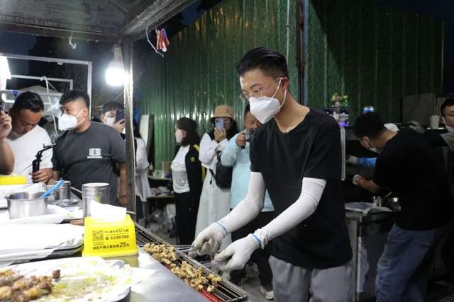 菏泽郭有才为什么就火了 只因翻唱《诺言》受热捧 菏泽郭有才为什么就火了 只因翻唱《诺言》受热捧