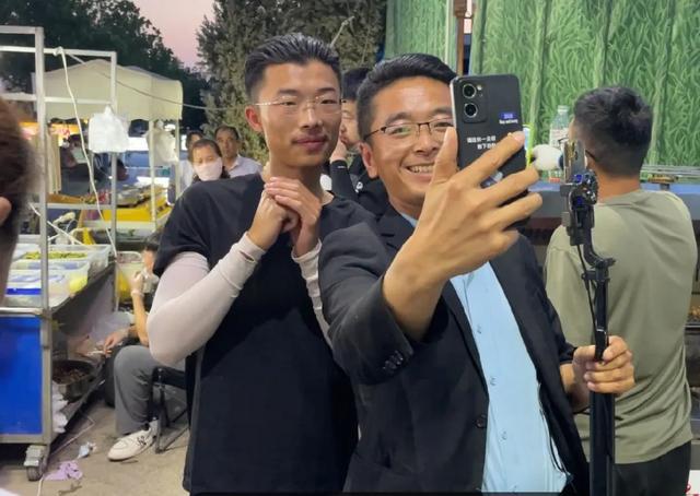 菏泽郭有才为什么就火了 只因翻唱《诺言》受热捧 菏泽郭有才为什么就火了 只因翻唱《诺言》受热捧