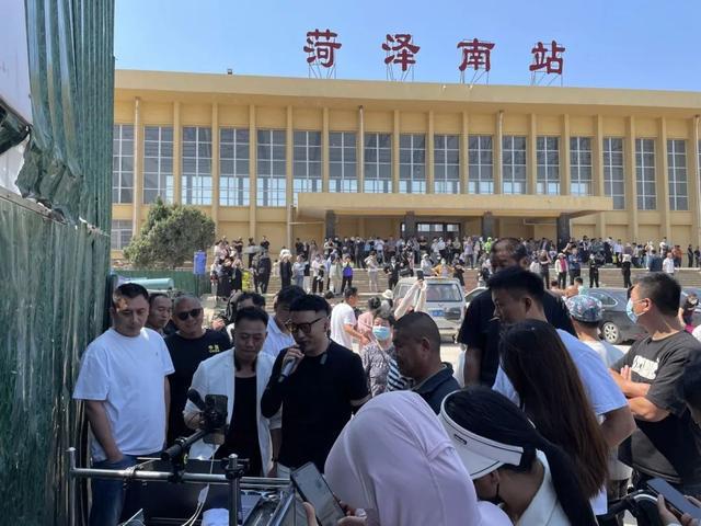 菏泽郭有才为什么就火了 只因翻唱《诺言》受热捧 菏泽郭有才为什么就火了 只因翻唱《诺言》受热捧