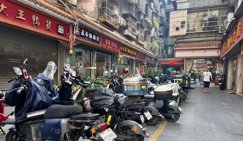 广州三元里禁电动车 商户抱怨亏损 广州三元里禁电动车 商户抱怨亏损